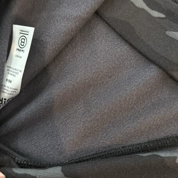 NWT Athleta Girl Cozy Cross Your Fingers Sweatshirt Black/Gray Camo Size XS/6 - Picture 7 of 10